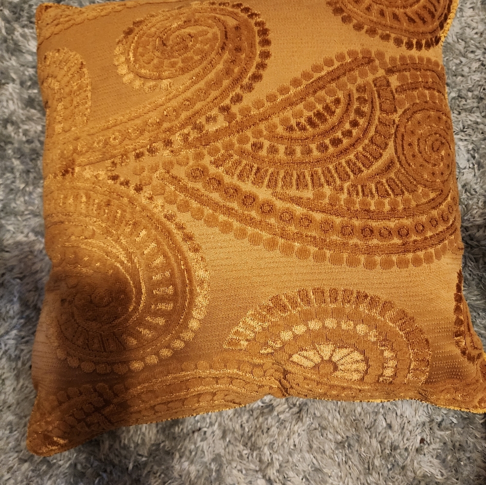 Pillow - Picture 5 of 5